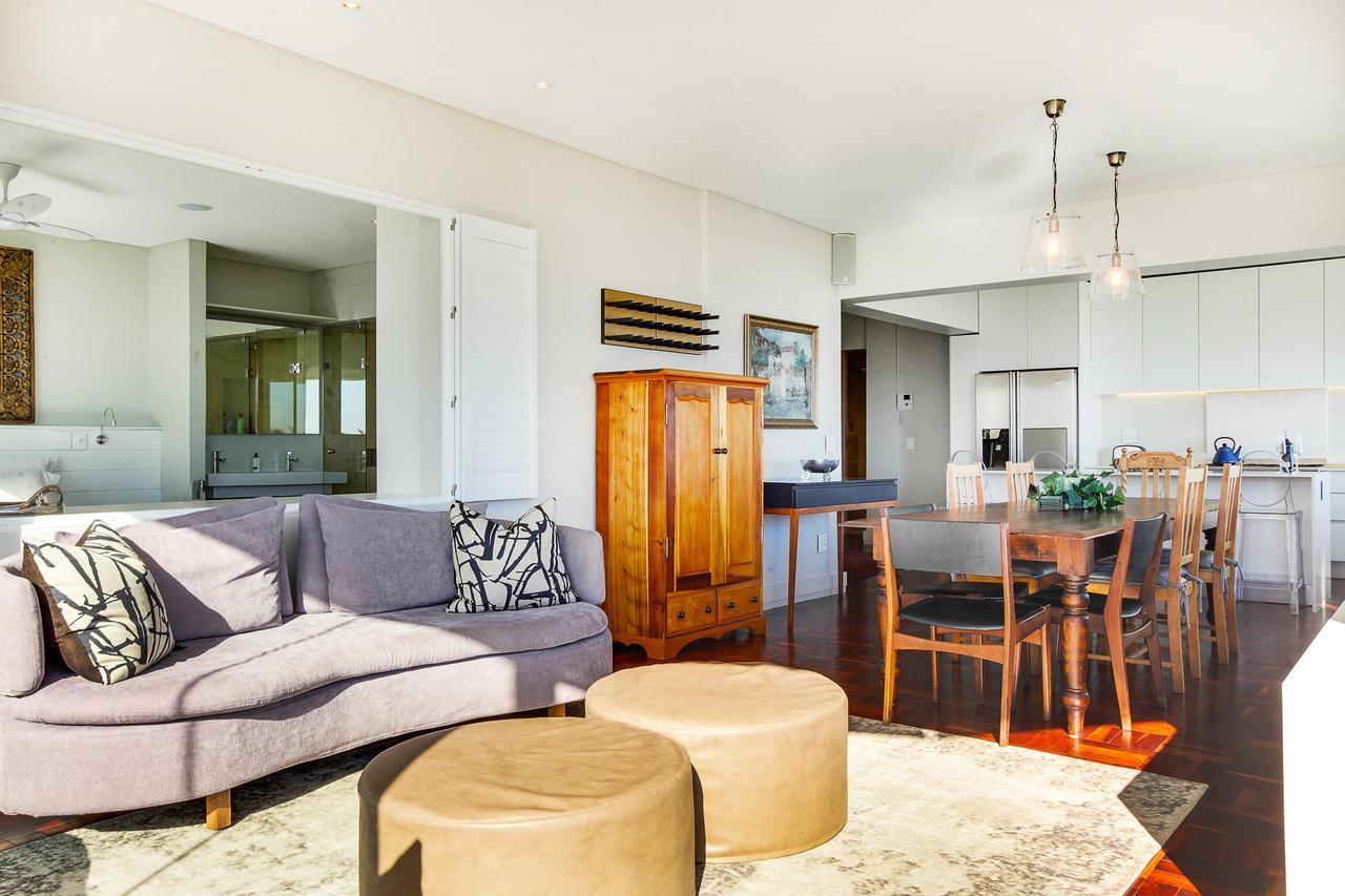 Backup Powered Sea View Apartment On The Promenade Cape Town Bagian luar foto