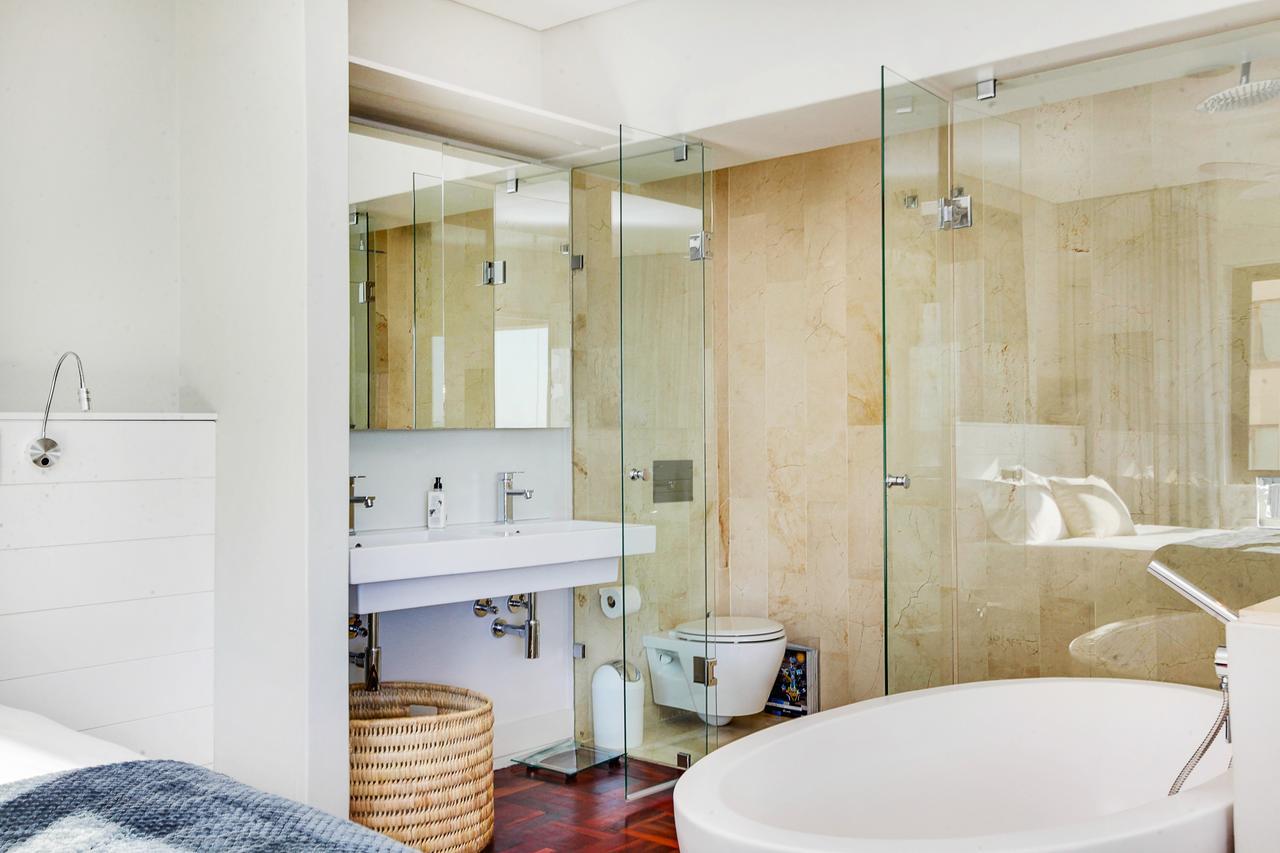 Backup Powered Sea View Apartment On The Promenade Cape Town Bagian luar foto
