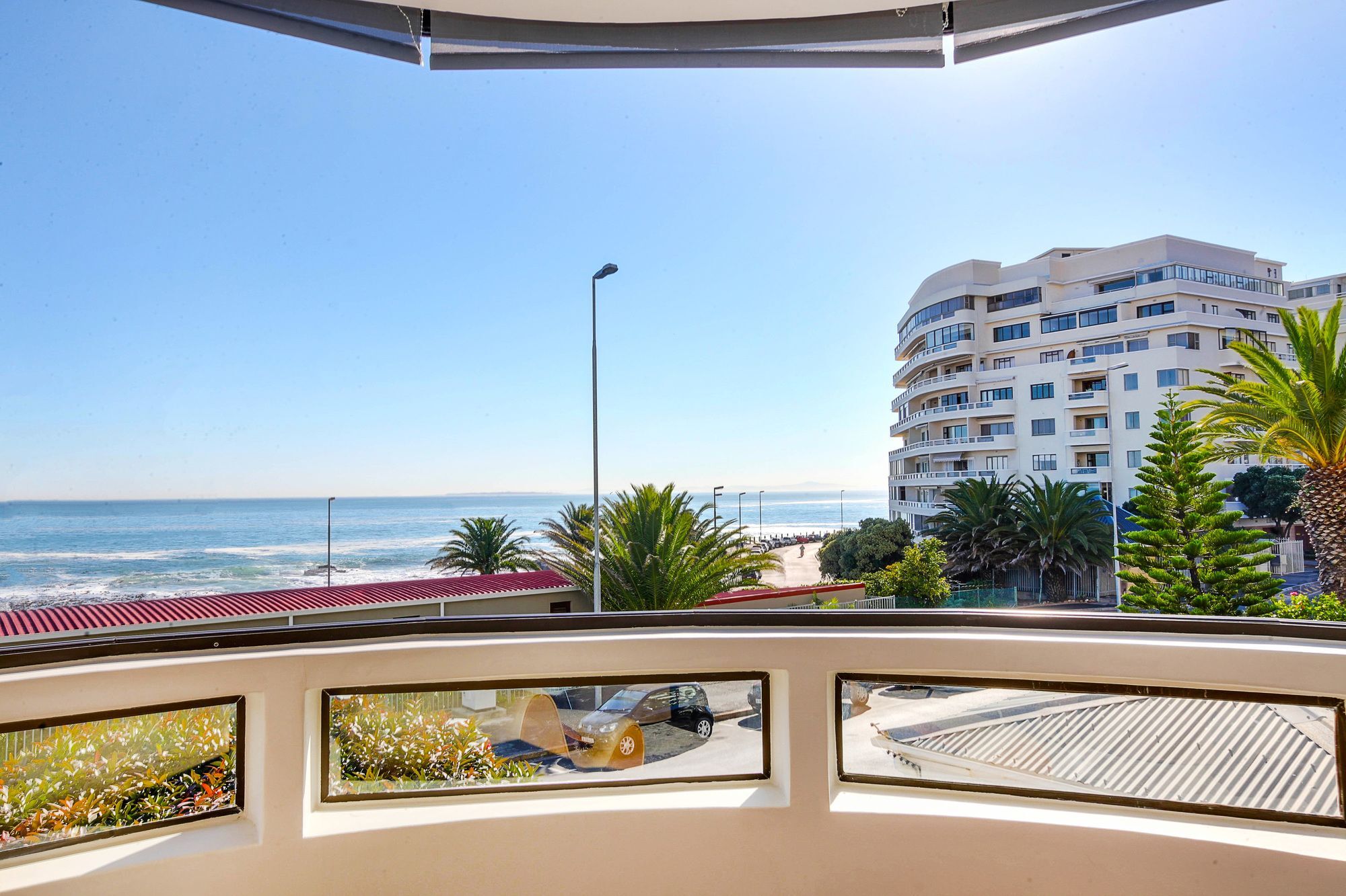 Backup Powered Sea View Apartment On The Promenade Cape Town Bagian luar foto
