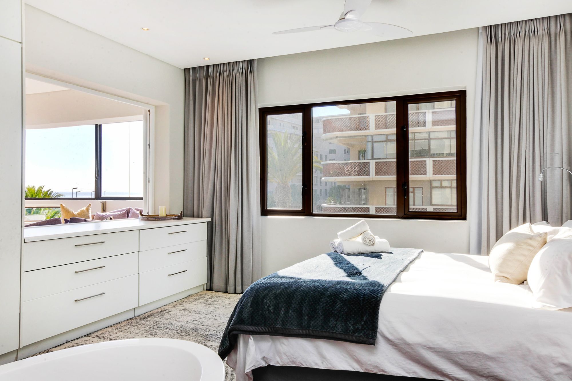 Backup Powered Sea View Apartment On The Promenade Cape Town Bagian luar foto