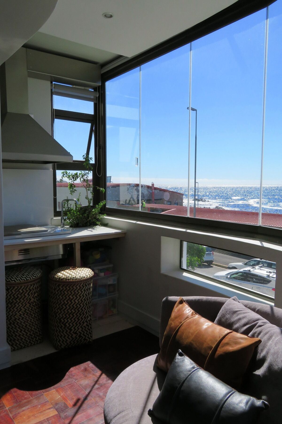 Backup Powered Sea View Apartment On The Promenade Cape Town Bagian luar foto