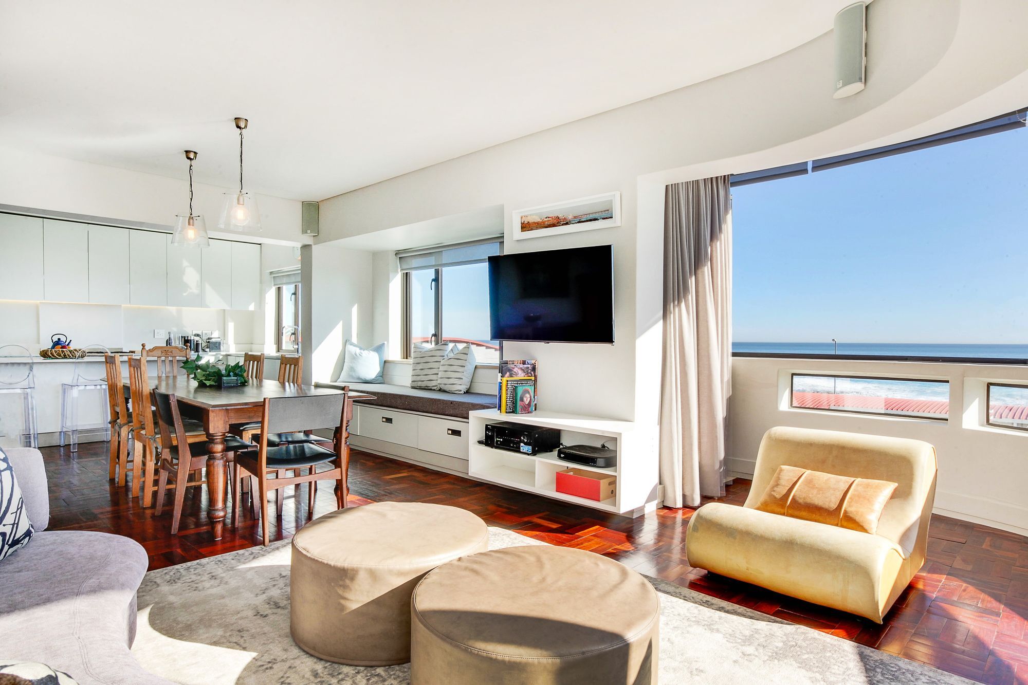 Backup Powered Sea View Apartment On The Promenade Cape Town Bagian luar foto