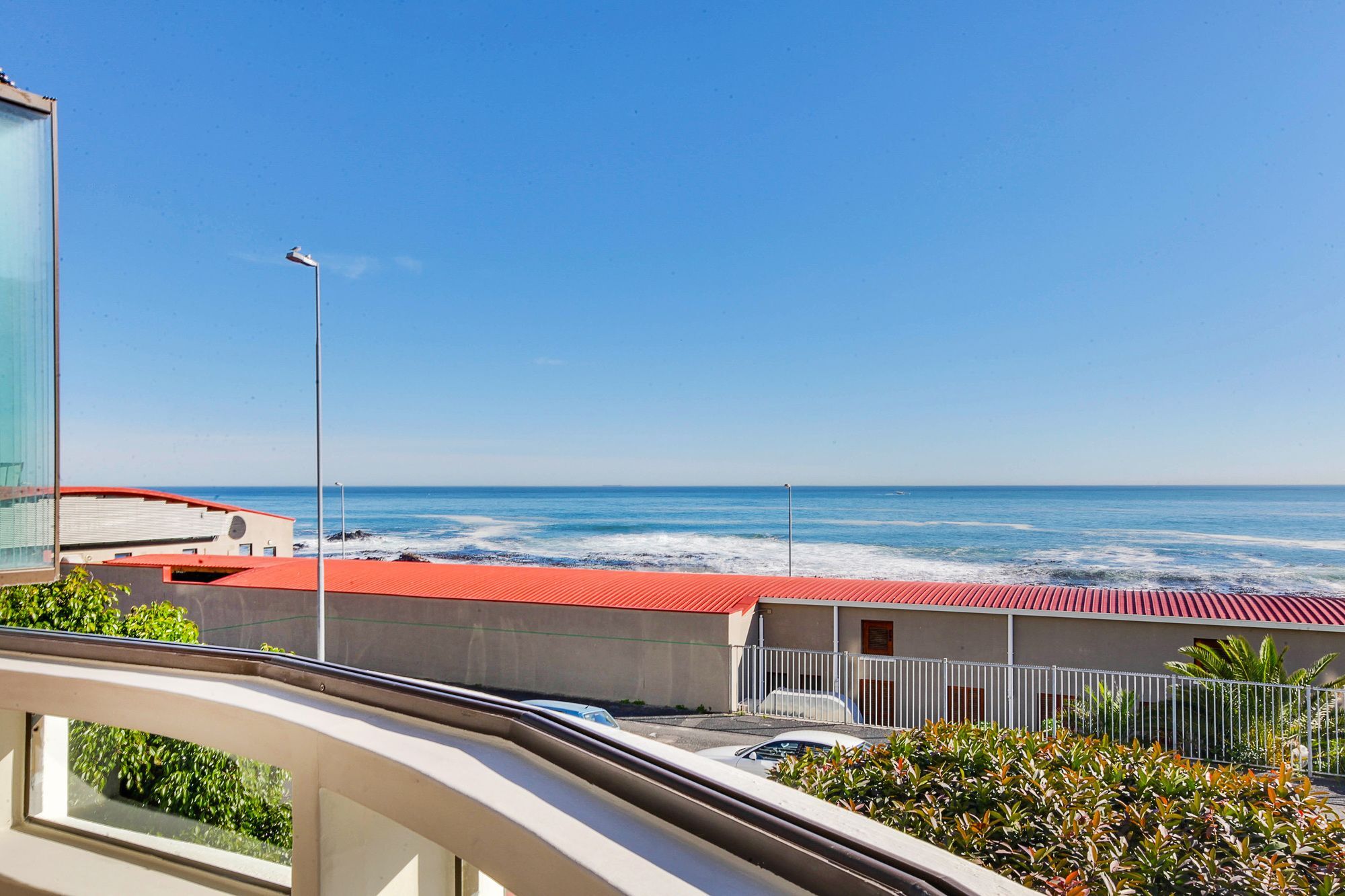 Backup Powered Sea View Apartment On The Promenade Cape Town Bagian luar foto