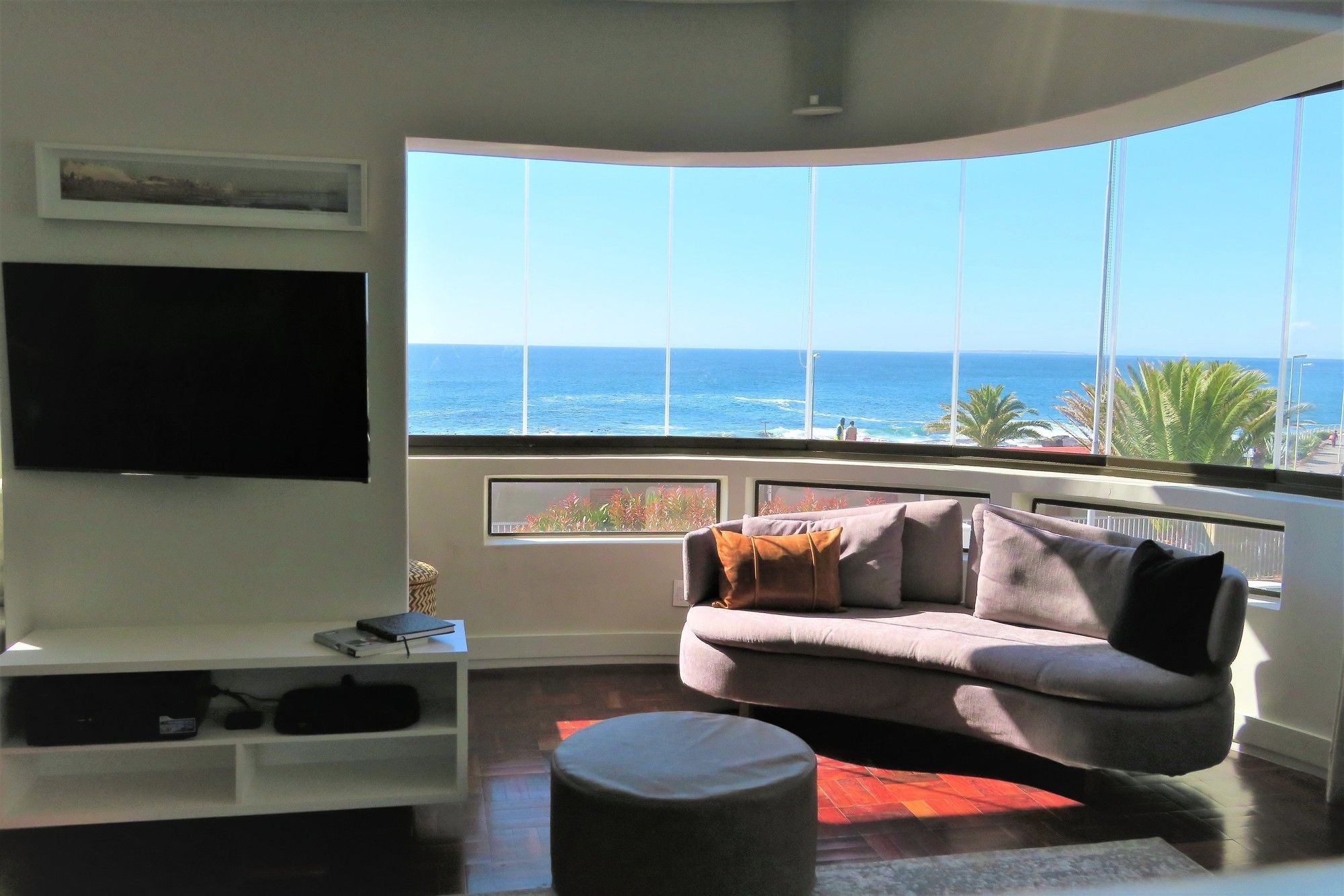 Backup Powered Sea View Apartment On The Promenade Cape Town Bagian luar foto