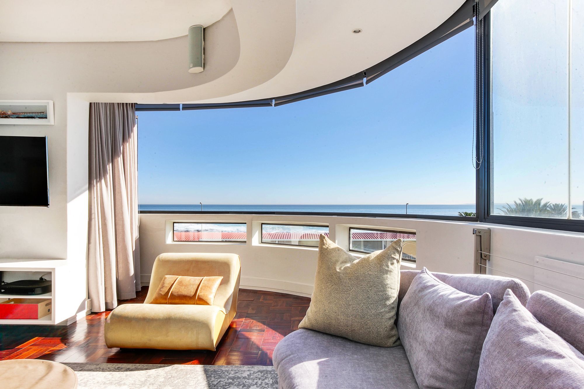 Backup Powered Sea View Apartment On The Promenade Cape Town Bagian luar foto