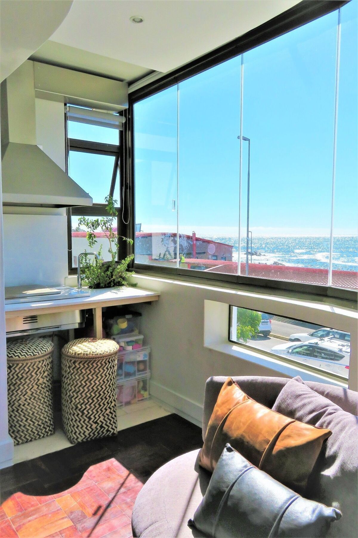 Backup Powered Sea View Apartment On The Promenade Cape Town Bagian luar foto